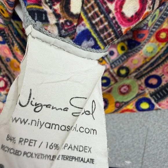 Niyama Sol Capri Leggings Medium Womens Multicolor Yoga Pattern Artsy Colorful - Picture 8 of 10